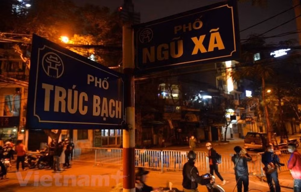 Urgent measures requested to contain spread of COVID-19 in Hanoi ảnh 1