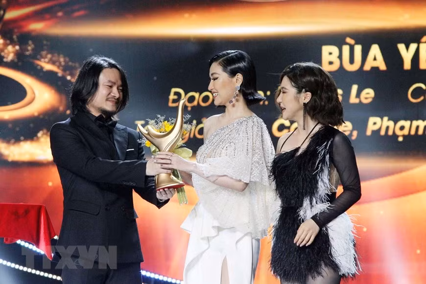 COVID-19 forces voting for popular music awards to go online for first time ảnh 1 COVID-19 forces voting for popular music awards to go online for first time ảnh 1